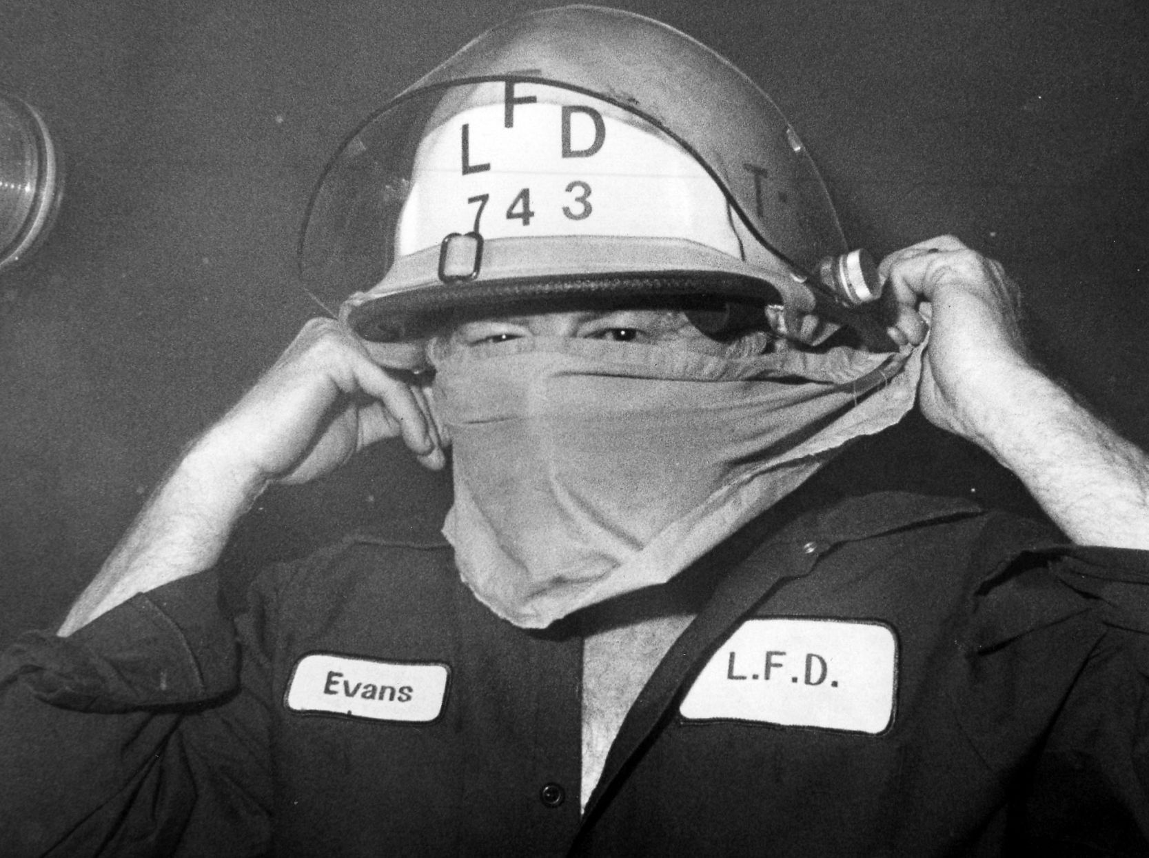 19860422_lna_news_firearchive_p21